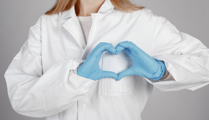 Як українським біженцям оформити статус в Угорщині та отримати медичну допомогу