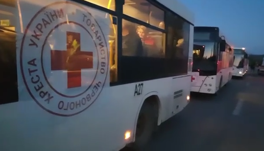 Під час евакуації з Маріуполя рашисти забрали у дівчинки маму: дитина залишилася сама