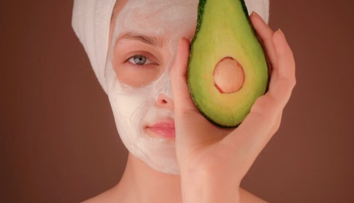 Лікар назвала 6 причин відмовитися від домашніх масок та народних засобів для догляду за шкірою