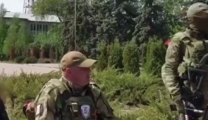 Патріотичні діти принизили окупанта у Скадовську: момент потрапив на відео