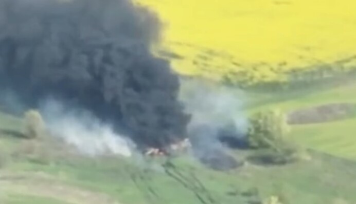 Окупанти догоряють у полі: відео потужного удару закарпатської бригади по мінометниках РФ