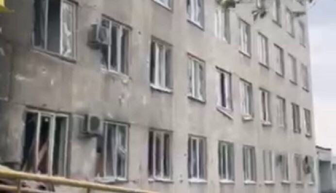 Рашисти б'ють по лікарні: відео обстрілу у Сєверодонецьку