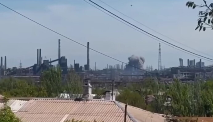 На "Азовсталь" знову падають надважкі бомби - загинуло 15 молодих українок: відео