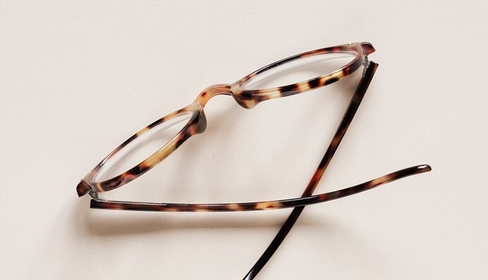 Портят ли очки зрение? Врач развенчала популярный миф