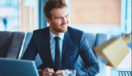 Моментально покоряют сердца: пять знаков Зодиака среди мужчин, в которых влюбляются с первого взгляда