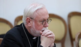 Діють через молитву: Ватикан готовий допомогти мирним переговорам України з Росією