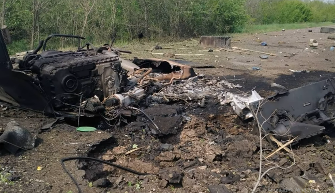 Вместе с бронемашинами сгорели и оккупанты: десантники нанесли мощный удар по врагу, видео