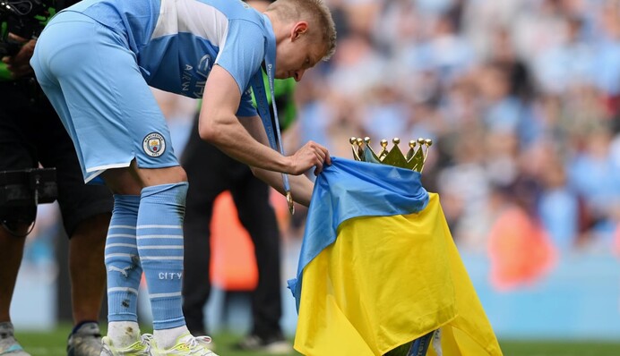 Зинченко в слезах вспомнил об Украине после победы в чемпионате Англии: фото, видео