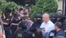 Бывший президент Молдовы Додон задержан после обысков: видео