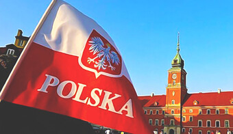 Українців у Польщі змусять повернути соцвиплати: названо умову