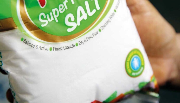 С дефицитом соли в Украине начали бороться: крупная сеть магазинов договорилась о поставках из Европы