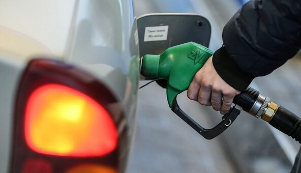 Бензиновому туризму - бій: сусідка України заборонила продаж пального 