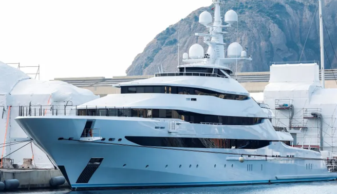 Яхты уходят в тень: олигархи Путина начали активно прятать суда
