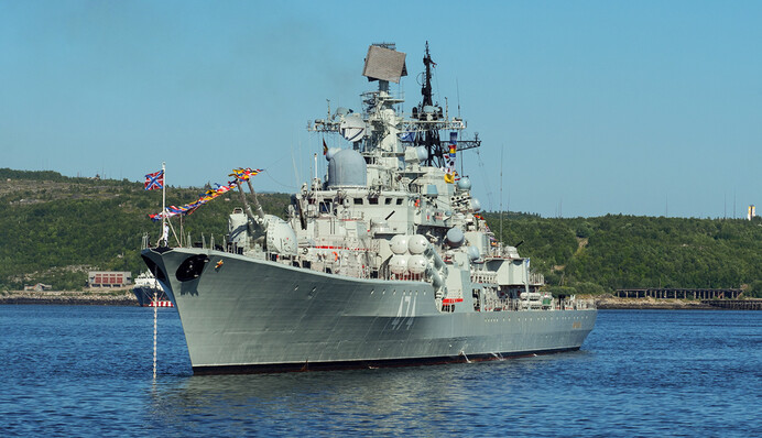 Офицеры спиваются, а солдаты гибнут: с должности сняли командира эсминца РФ