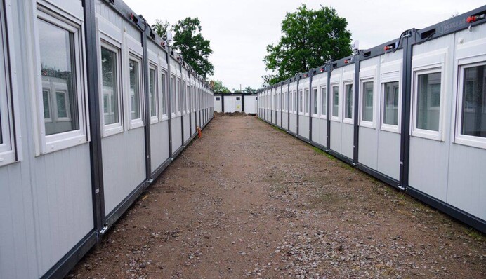 Під Києвом відкрили модульне містечко для переселенців: опубліковані фото