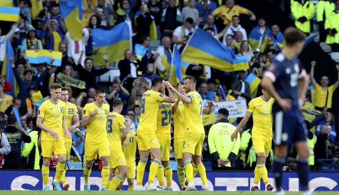 Весь світ за Україну, окрім купки ізгоїв: реакція шотландських уболівальників на матч із Україною