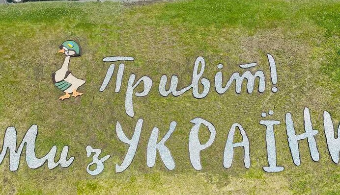 У Києві з'явилося панно на честь гусей, які збили літак окупантів