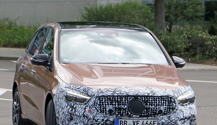 Mercedes готовит обновление B-Class: как выглядит компактное авто премиального класса