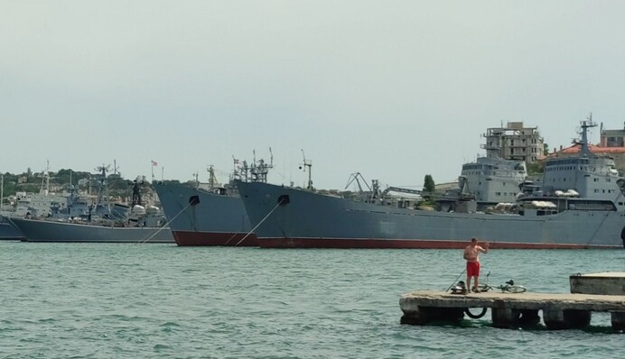 В Черное море вышла группировка российских больших десантных кораблей: подробности и фото