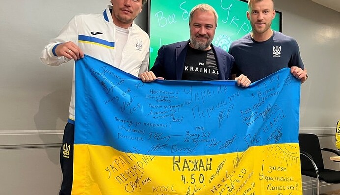 Перед надважливим матчем: збірна України отримала подарунок від воїнів із передової