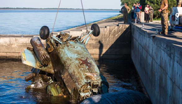 Нацгвардейцы подняли со дна киевского 
