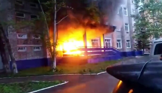 В России мужчина поджег здание Росгвардии: видео 