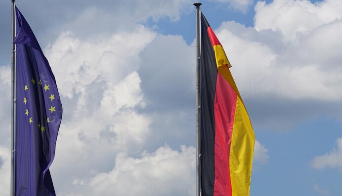 Спасают лицо, но не Путина: Пионтковский назвал причину странной политики Франции и Германии