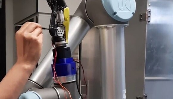 Роботы почувствуют боль: ученые создают 