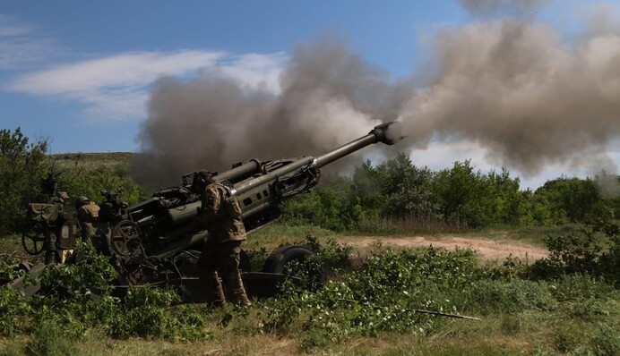 Берет на понт: эксперт объяснил, как путинские угрозы ограничивают действия Украины на войне