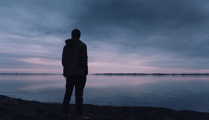 Одиночество - их вторая натура: три знака Зодиака, которые уходят в себя