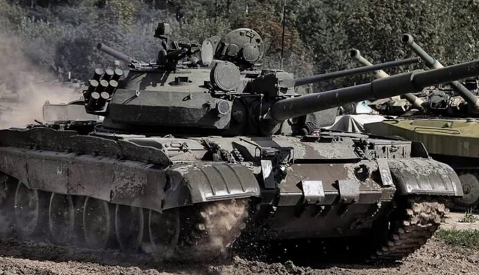 Как гитлеровцы во Вторую мировую: рашисты под Запорожьем зарывают танки в землю