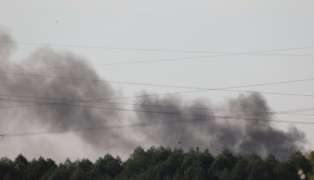 В России загорелась воинская часть с техникой, прибывшей из Украины: фото и видео