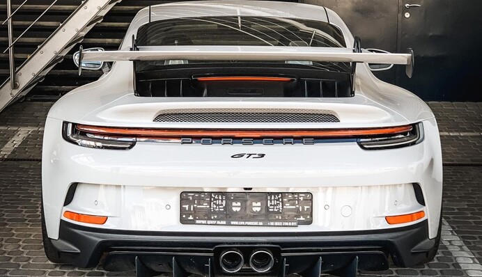 В Україні помітили новий спорткар Porsche - коштує понад 6 млн: фото