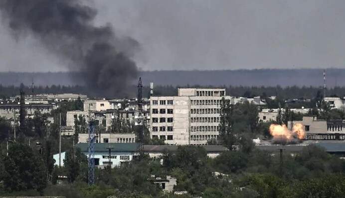 Ворог перекинув у Сєвєродонецьк 7 БТГр, але його було зупинено: Залужний розповів про складну ситуацію у місті
