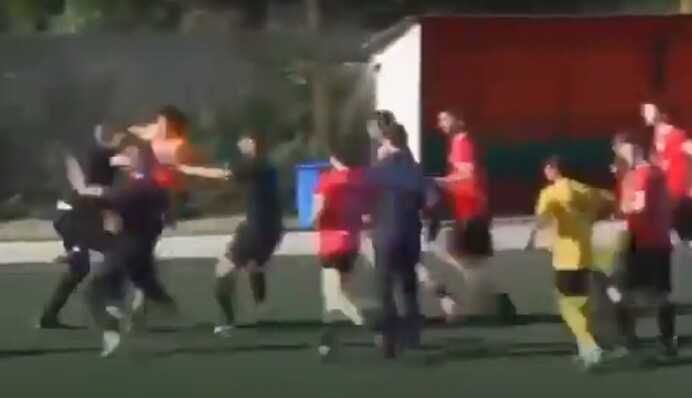 Дикари во всей красе: в России футбольный матч завершился массовым побоищем