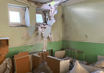 Били по ліцею, житлових будинках та садочках: фото наслідків обстрілу Дніпропетровської області