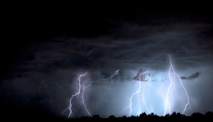 Украину накроют грозы, град и дожди: синоптики назвали дату