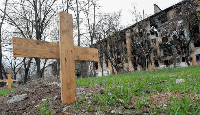 В окупованому Маріуполі зростають незаконні цвинтарі: городяни не хочуть чекати 