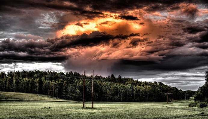 Дощі, грози та потепління: синоптики уточнили прогноз погоди до кінця тижня