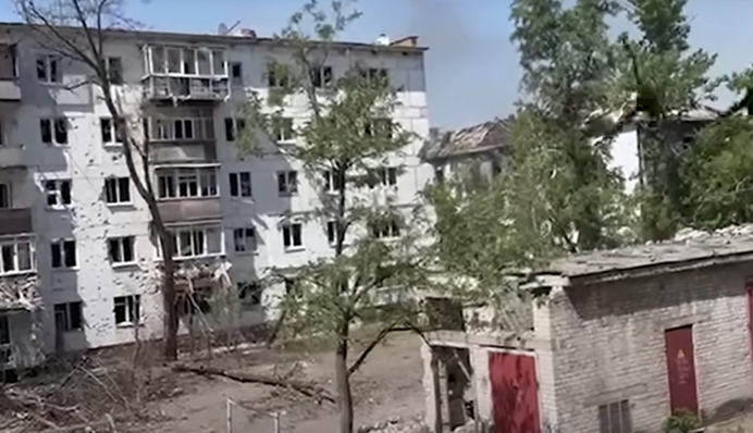 У Сєвєродонецьку точаться вуличні бої: відео з місця подій