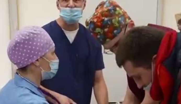 Із Днем медика! Файні листівки та вірші