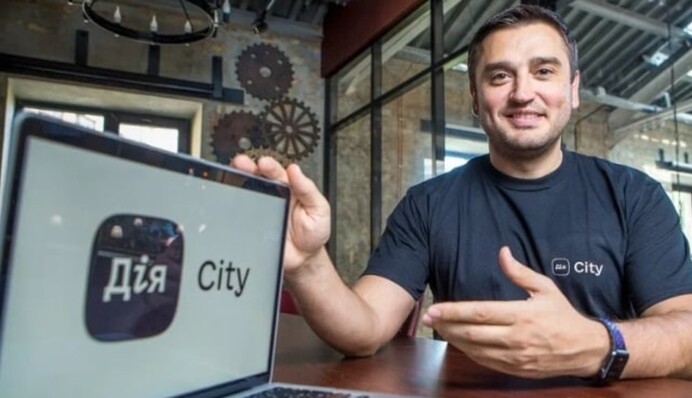 Ще одній категорії військовозобов'язаних українців дозволять виїжджати за кордон: названі правила