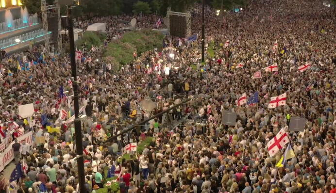 На улицах Тбилиси - море людей: видео масштабной акции в поддержку интеграции в ЕС