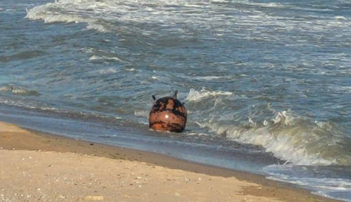 Чудом без жертв: на пляже в Одесской области сдетонировала вражеская мина, фото