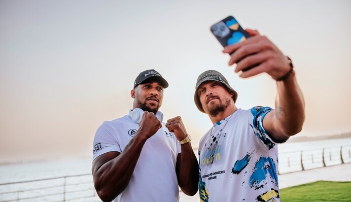 Усик і Джошуа провели першу битву поглядів перед реваншем: потужне відео