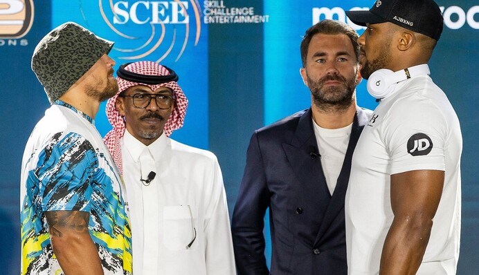 Усик і Джошуа влаштували яскраве шоу в ринзі перед реваншем: відео