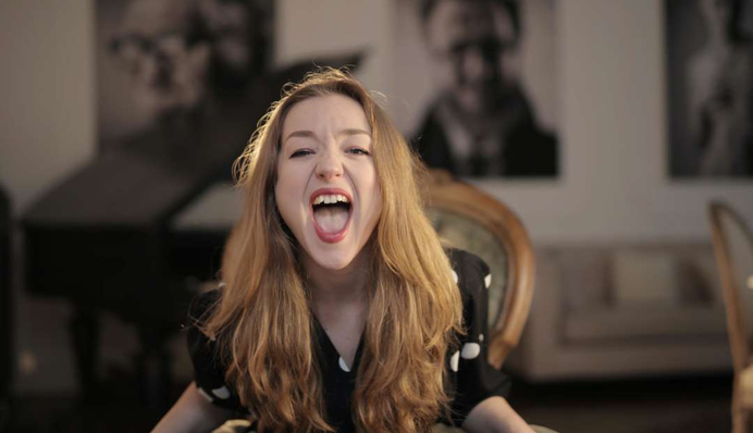 Часто срываются на родных людей: названы топ-3 самых агрессивных женщин по знаку Зодиака