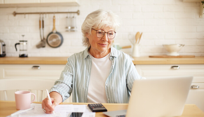 Выход на пенсию по возрасту: какой должен быть стаж и какие нужны документы