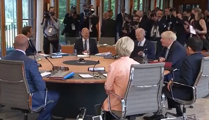 Джонсон и Трюдо высмеяли Путина за езду на лошади с обнаженной грудью