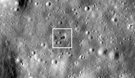 На Місяці помітили кратер від падіння загадкової ракети: фото
